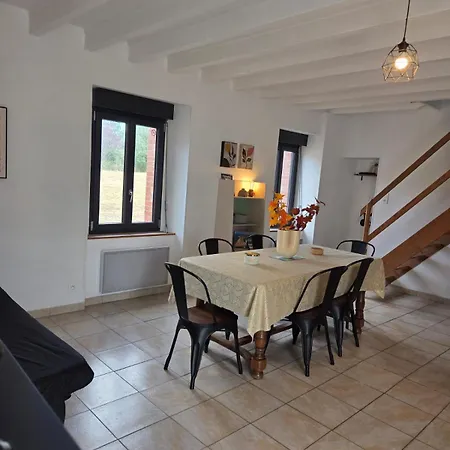 Semesterbostad Charmante Maison Au Calme Terre-et-Marais
